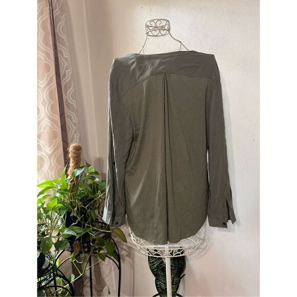 Beautiful WOMEN CHICO’S green tie up front BLOUSE W/CUT-OUT! CHICO SZ 2 (medium - Picture 4 of 6